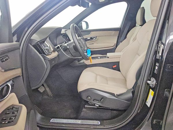 2026 VOLVO XC90 Core — DENT