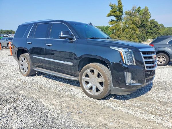 2020 CADILLAC ESCALADE Luxury — Passenger 3/4