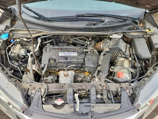 2015 HONDA CRV EX — Engine bay