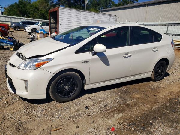 2015 TOYOTA PRIUS — DSFA — Front 3/4
