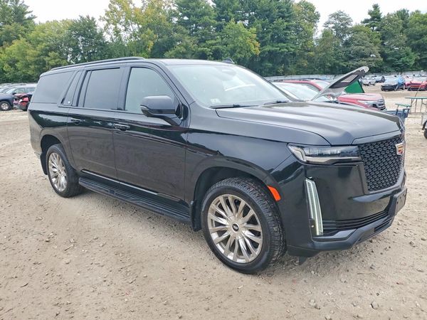 2022 CADILLAC ESCALADE Luxury — Passenger 3/4