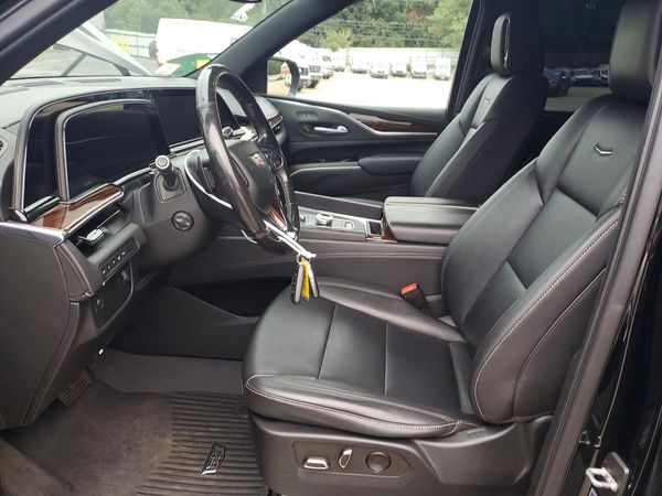 2022 CADILLAC ESCALADE Luxury — DENT