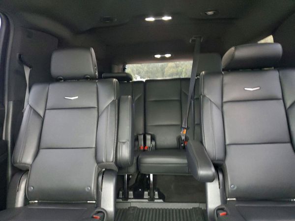 2022 CADILLAC ESCALADE Luxury — SUVN