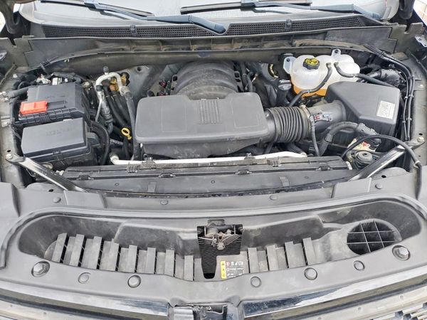 2022 CADILLAC ESCALADE Luxury — Engine bay