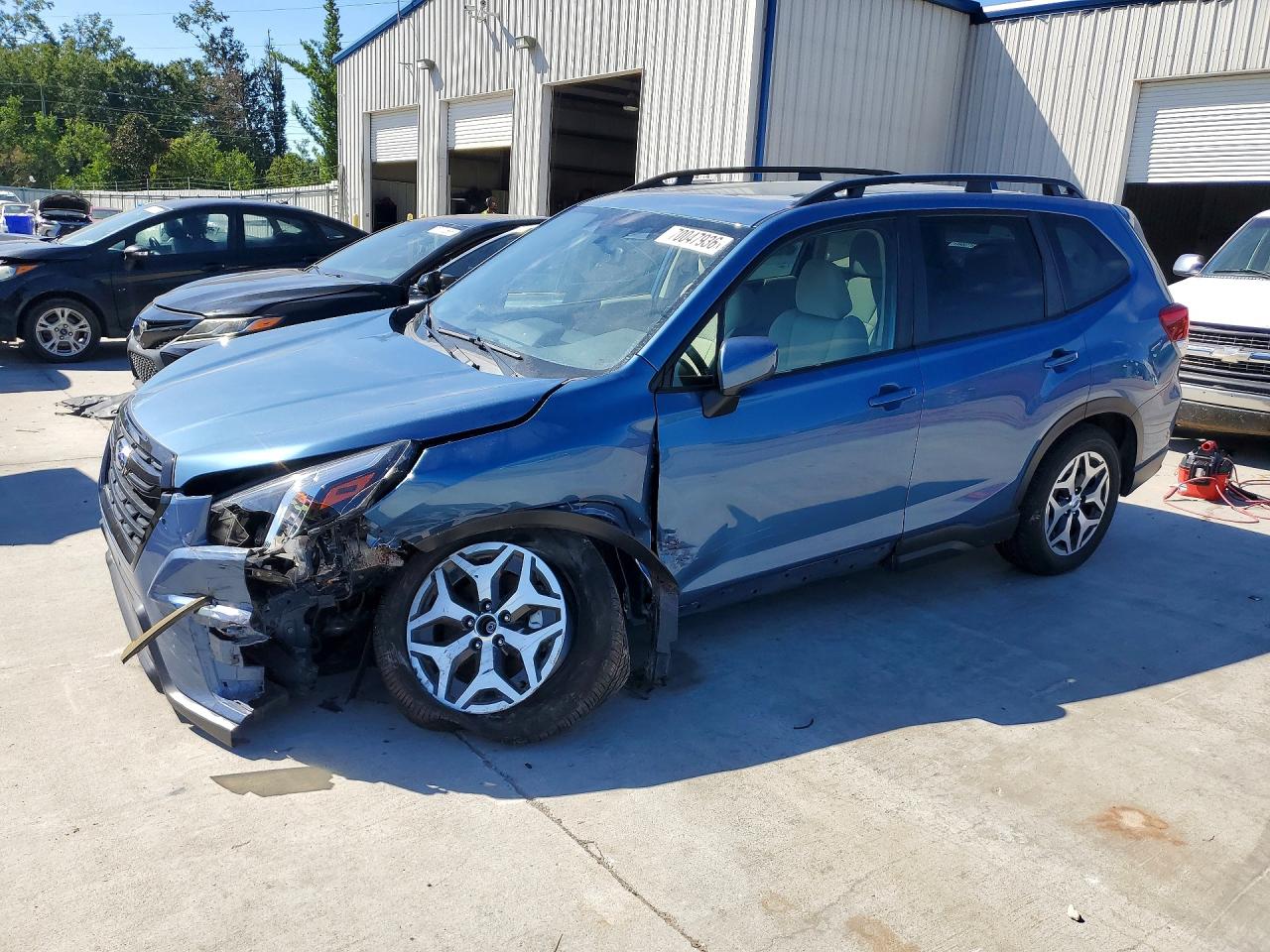 2023 SUBARU FORESTER Premium ES, SMART — Front 3/4