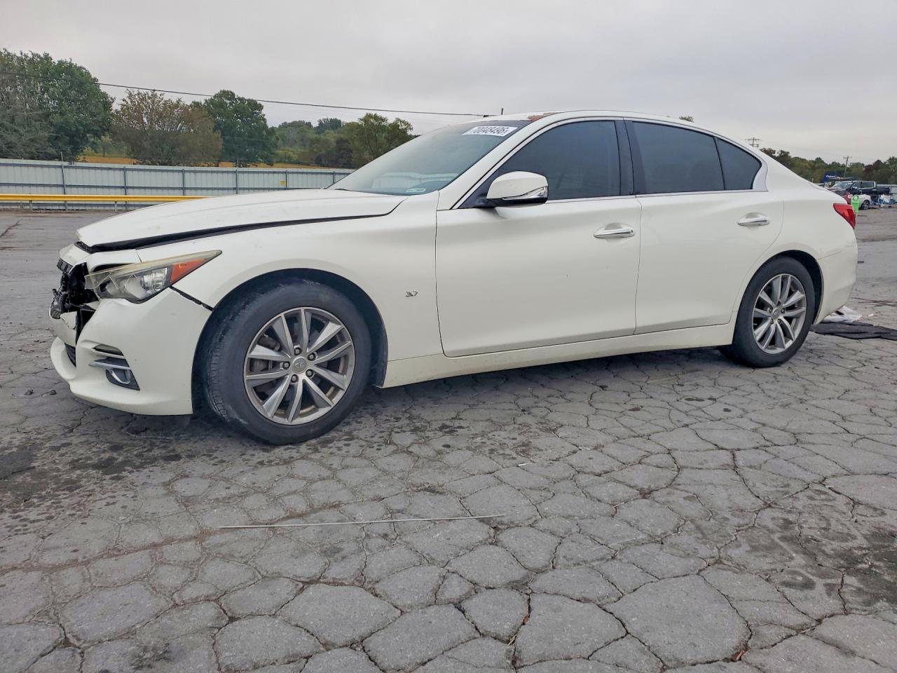 2015 INFINITI Q50 — Front 3/4