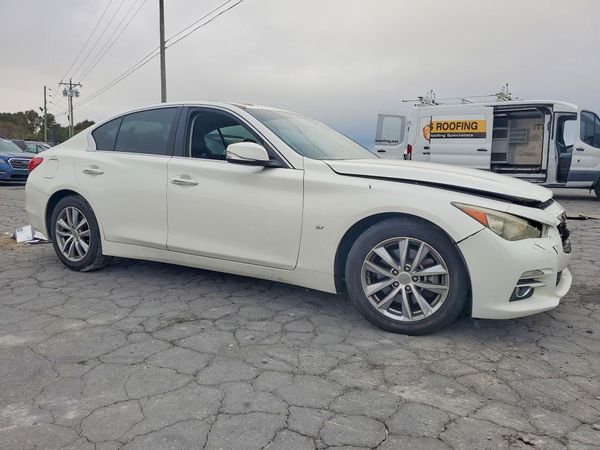 2015 INFINITI Q50 — Passenger 3/4