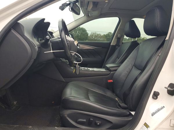 2015 INFINITI Q50 — DENT
