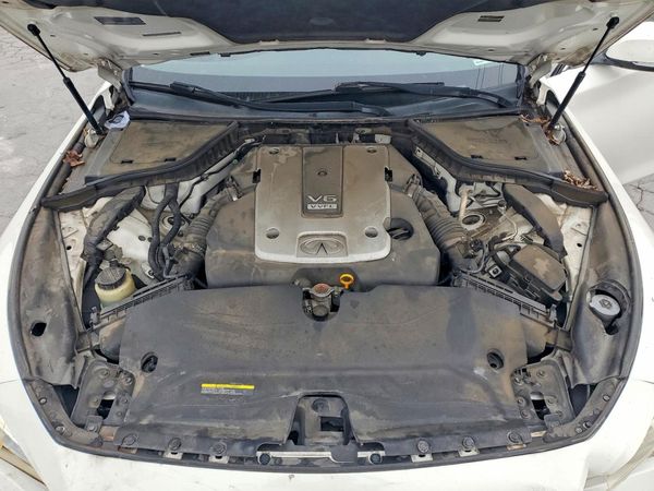 2015 INFINITI Q50 — Engine bay