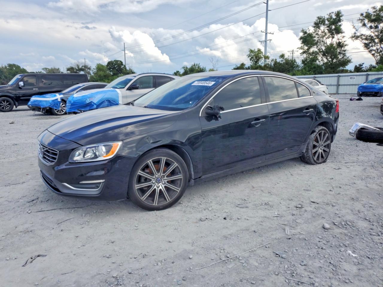 2018 VOLVO S60 Premier — Front 3/4