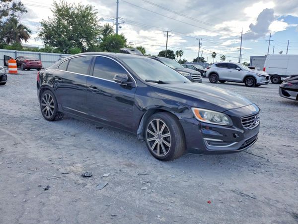 2018 VOLVO S60 Premier — Passenger 3/4
