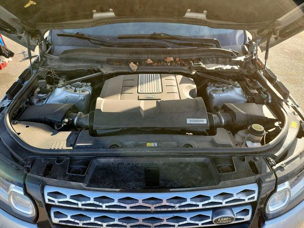 2014 LAND ROVER RANGEROVER HSE — Engine bay