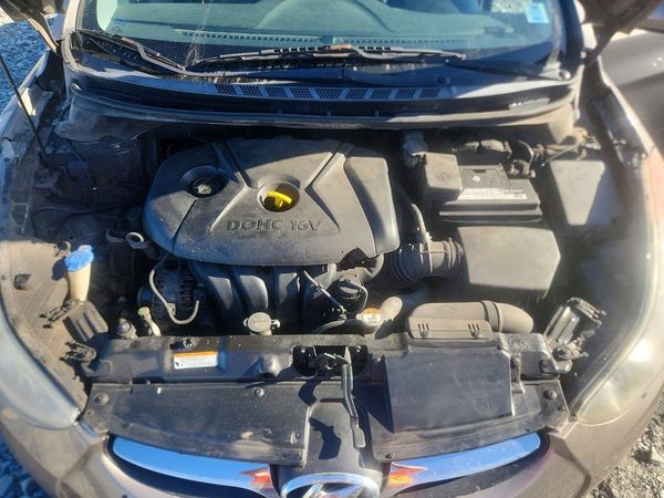 2013 HYUNDAI ELANTRA — Engine bay