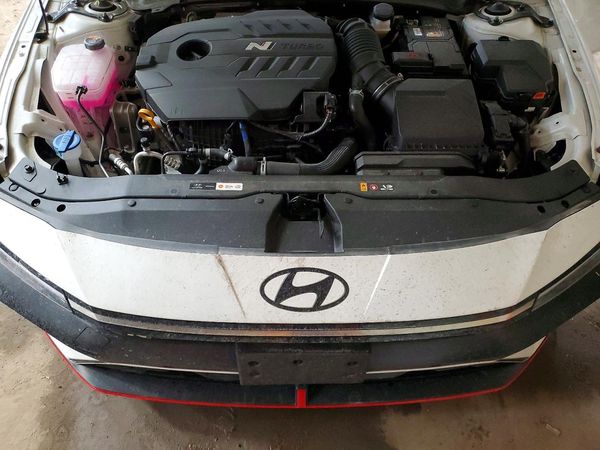 2025 HYUNDAI ELANTRA — Engine bay