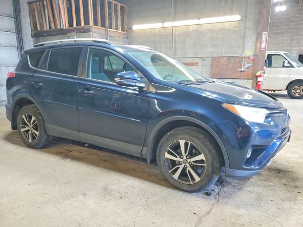 2017 TOYOTA RAV4 XLE — Passenger 3/4