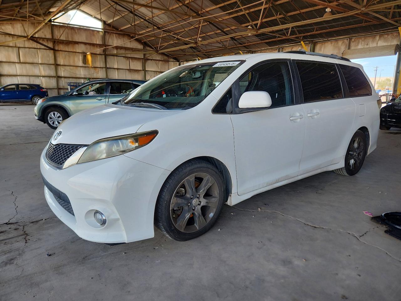 2012 TOYOTA SIENNA — Front 3/4
