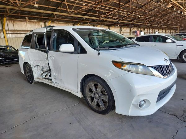 2012 TOYOTA SIENNA — Passenger 3/4