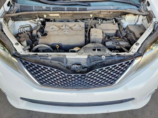 2012 TOYOTA SIENNA — Engine bay