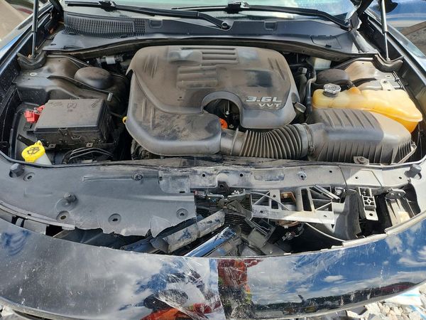 2019 DODGE CHARGER SXT — Engine bay