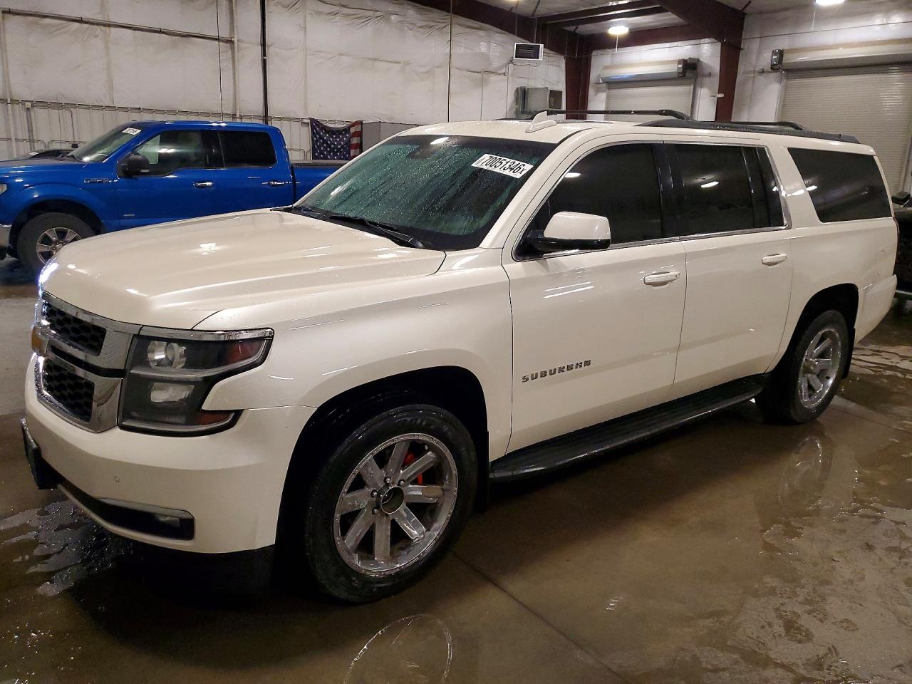 2015 CHEVROLET SUBURBAN LT — Front 3/4