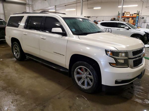 2015 CHEVROLET SUBURBAN LT — Passenger 3/4