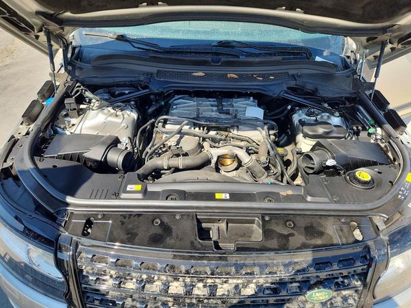 2016 LAND ROVER RANGEROVER Supercharged — Engine bay