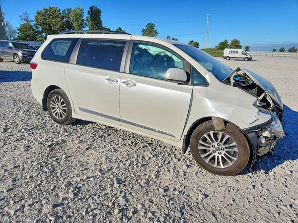 2018 TOYOTA SIENNA — Passenger 3/4