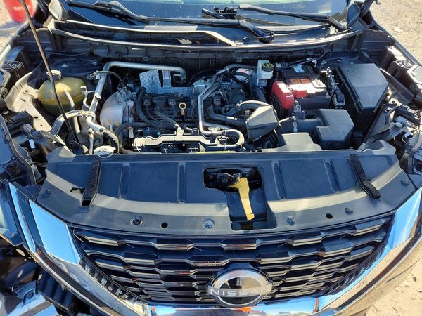 2021 NISSAN ROGUE SV — Engine bay