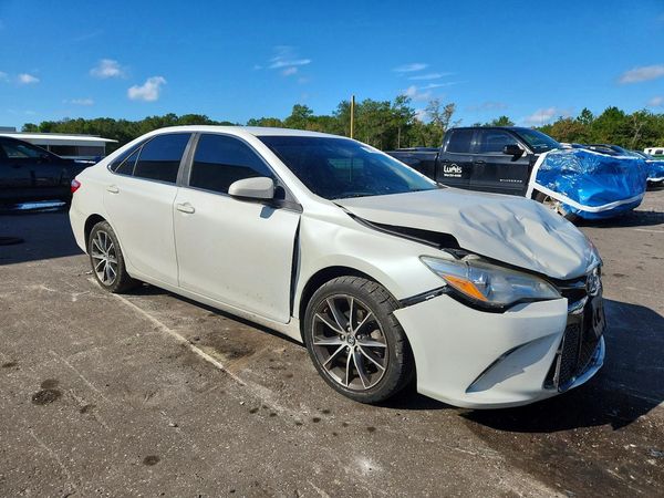 2017 TOYOTA CAMRY LE/SE/XLE/XSE — Passenger 3/4