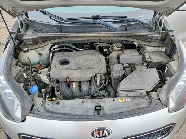 2019 KIA SPORTAGE LX — Engine bay