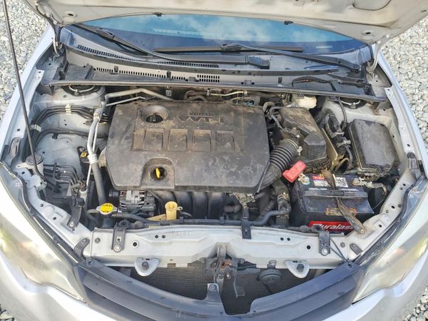2014 TOYOTA COROLLA L/LE — Engine bay