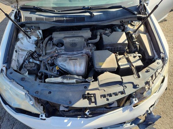 2012 TOYOTA CAMRY — Engine bay