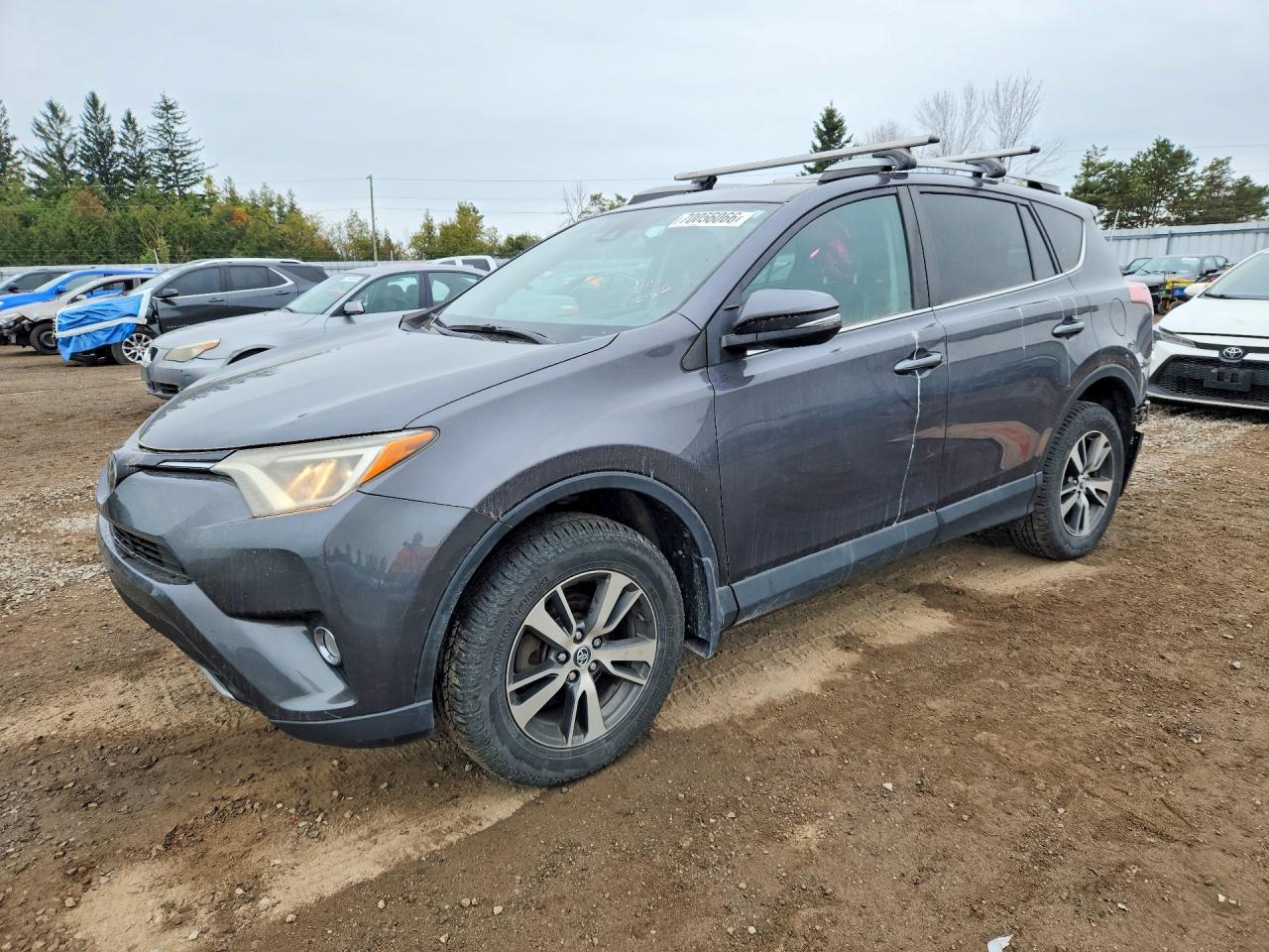 2018 TOYOTA RAV4 Adventure/XLE — Front 3/4