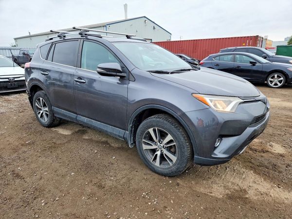 2018 TOYOTA RAV4 Adventure/XLE — Passenger 3/4