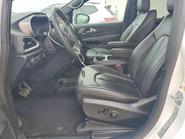 2025 CHRYSLER PACIFICA Select — DENT