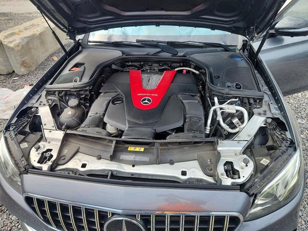 2018 MERCEDES-BENZ E AMG E43 — Engine bay