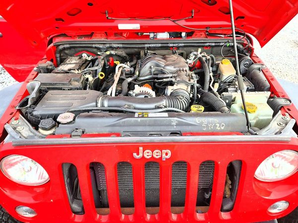 2016 JEEP WRANGLER UNLIMITED Sport — Engine bay