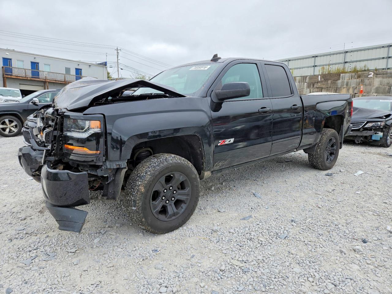 2017 CHEVROLET SILVERADO LT — Front 3/4