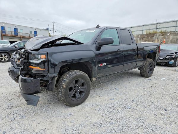 2017 CHEVROLET SILVERADO LT — Front 3/4
