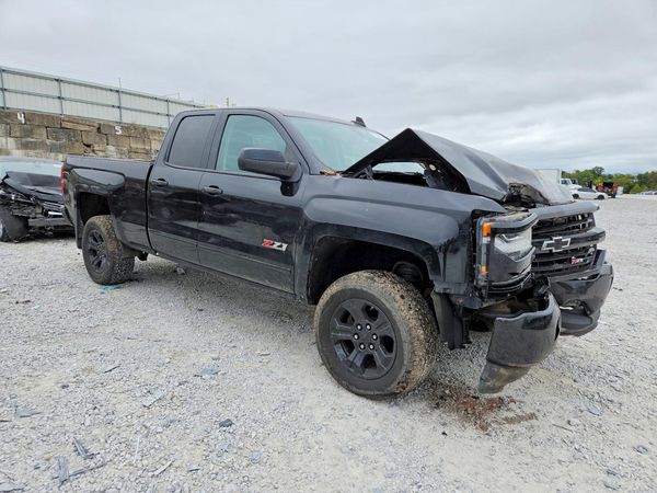 2017 CHEVROLET SILVERADO LT — Passenger 3/4