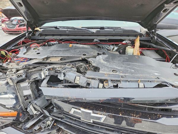 2017 CHEVROLET SILVERADO LT — Engine bay