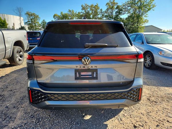 2026 VOLKSWAGEN TIGUAN 4Motion SE R-Line Black — DIRR