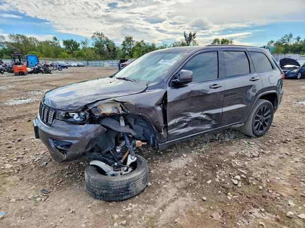 2021 JEEP CHEROKEE Laredo — Front 3/4