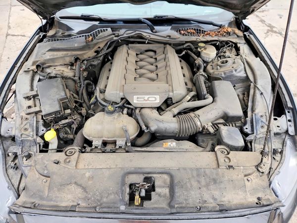 2017 FORD MUSTANG GT Coupe — Engine bay