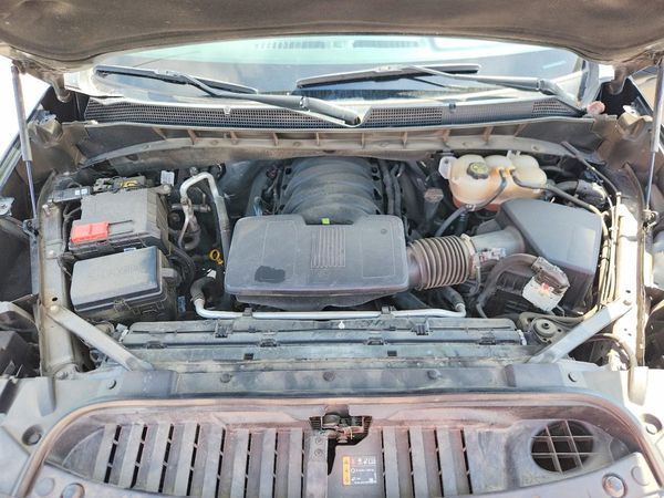 2023 CHEVROLET SILVERADO LT — Engine bay