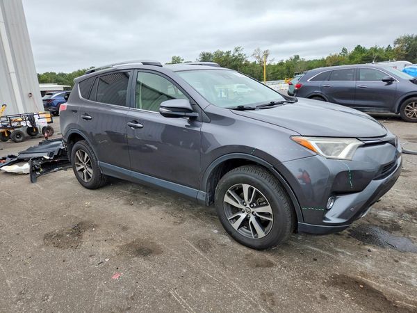 2017 TOYOTA RAV4 XLE — Passenger 3/4