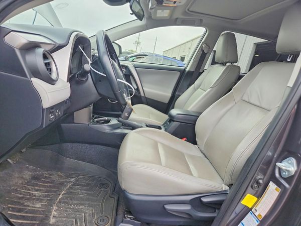 2017 TOYOTA RAV4 XLE — DENT