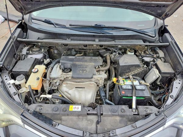 2017 TOYOTA RAV4 XLE — Engine bay