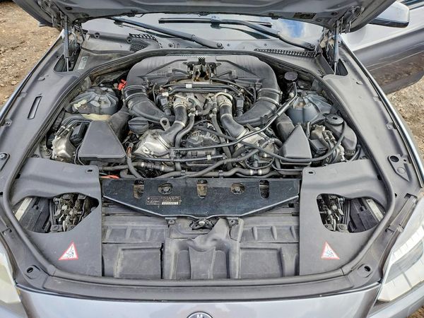2014 BMW 650 xDrive — Engine bay