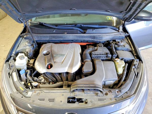 2015 KIA OPTIMA GL - Middle-low — Engine bay